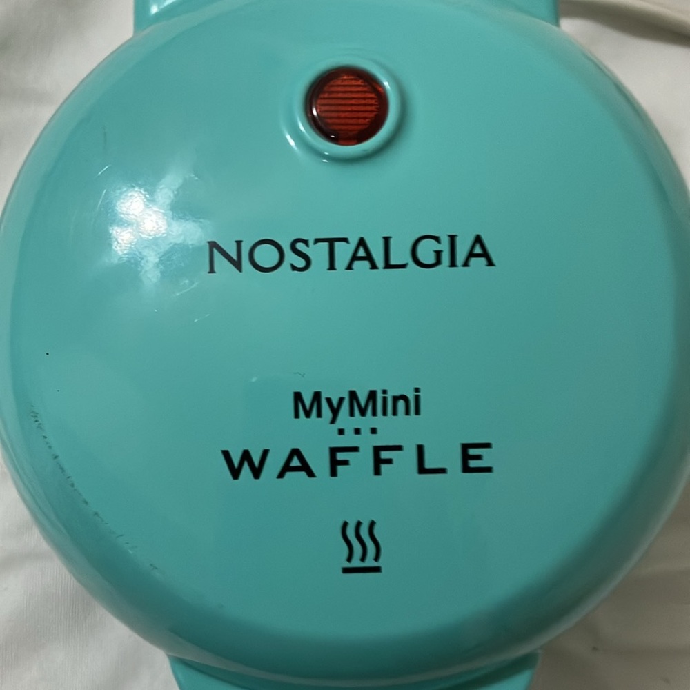 Mini Waffle Maker - Picture 3 of 7